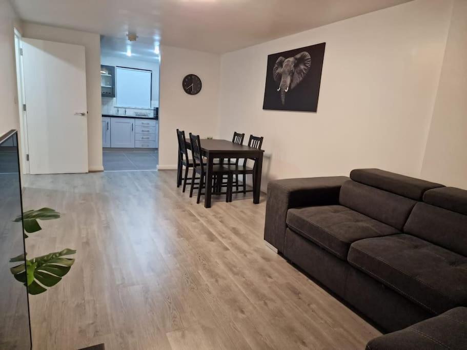 Contemporary City Centre Flat Belfast Bagian luar foto